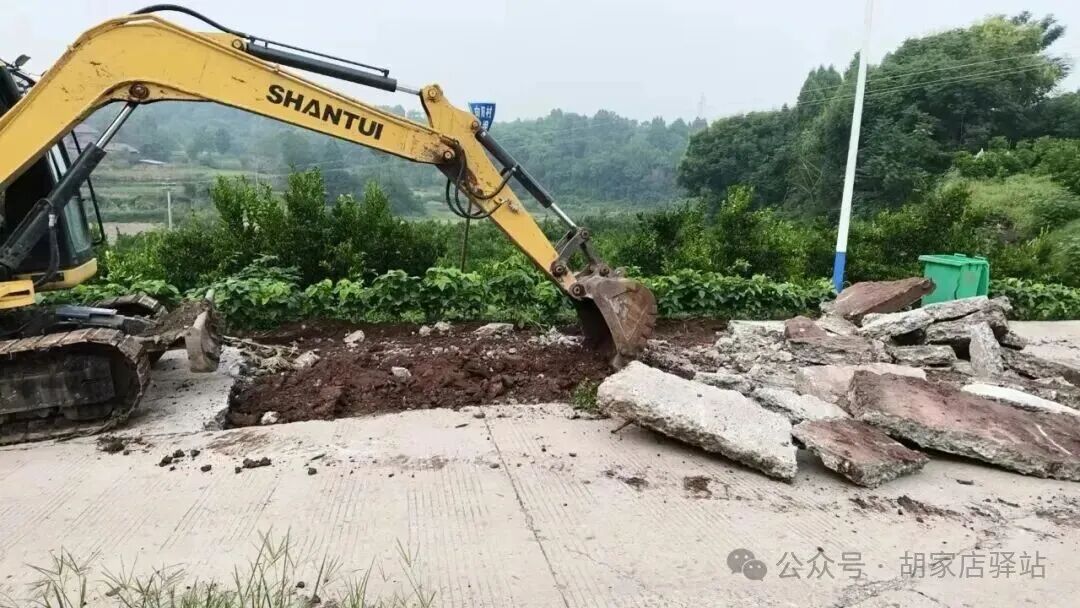 集益镇开展道路维护工作