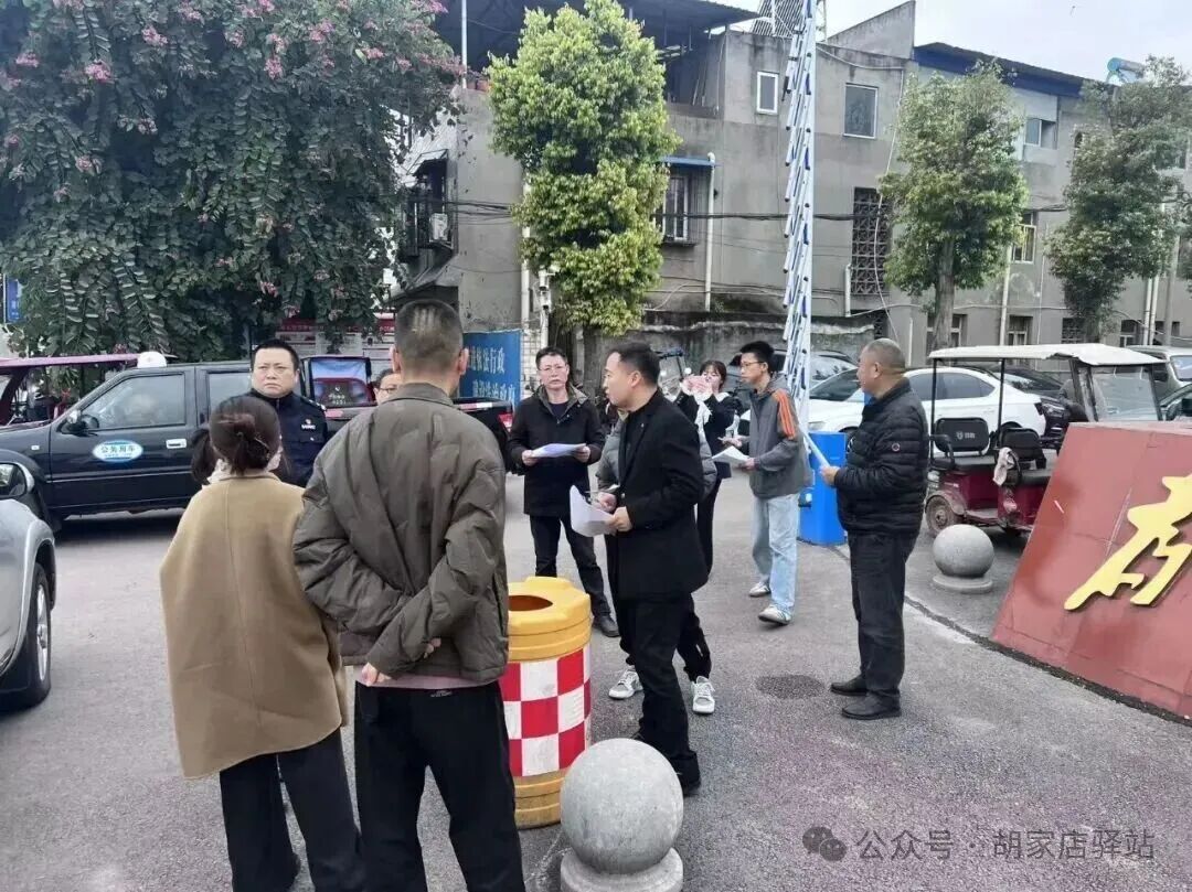 县交通运输局、县交管大队来集益镇规范中央隔离护栏建设