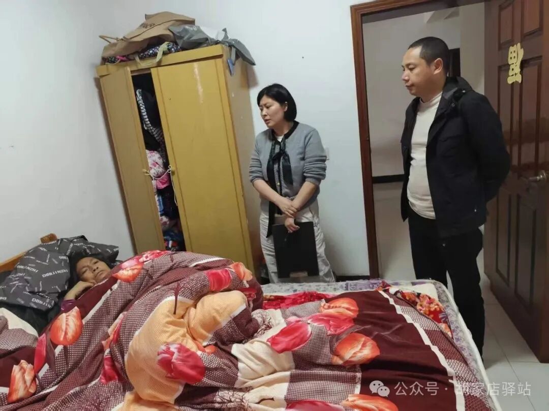 县民政局来集益镇了解困难群众情况