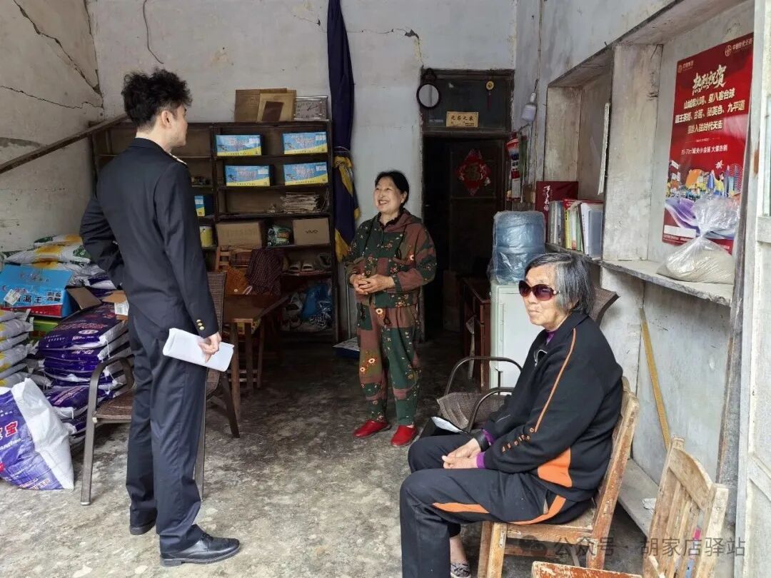 县文体旅游局执法大队来集益镇开展政策宣传工作